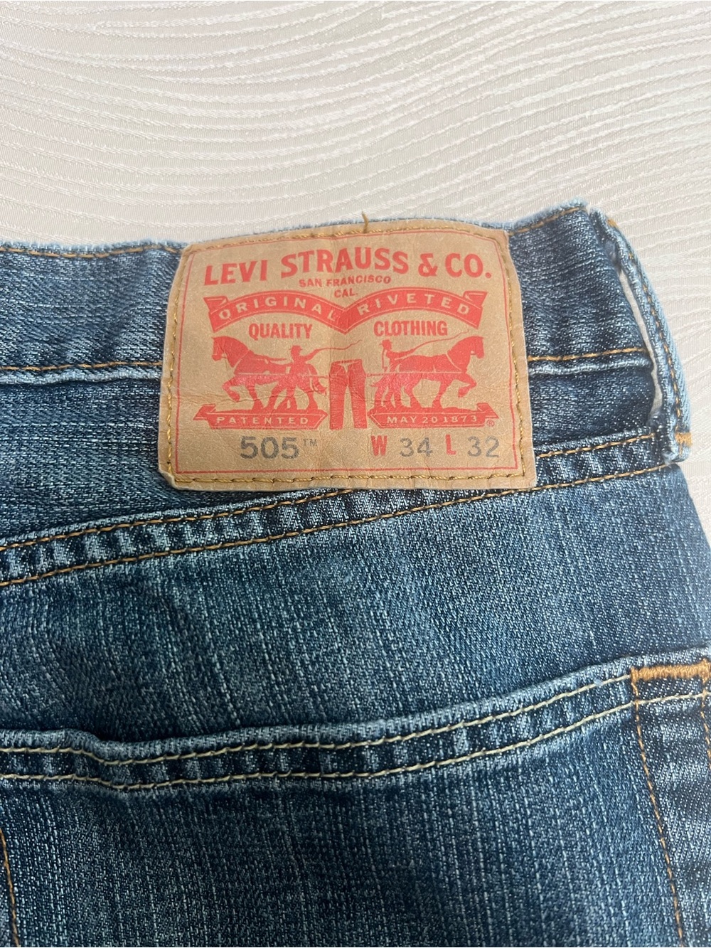 Vintage 505 Levi's Men’s Straight Jeans in Light Blue Denim size 34x32